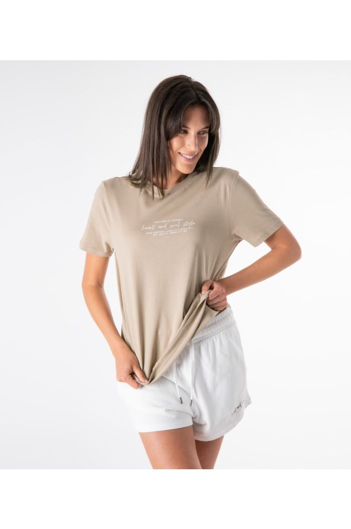 T-shirt da donna beige in cotone organico leggermente oversize